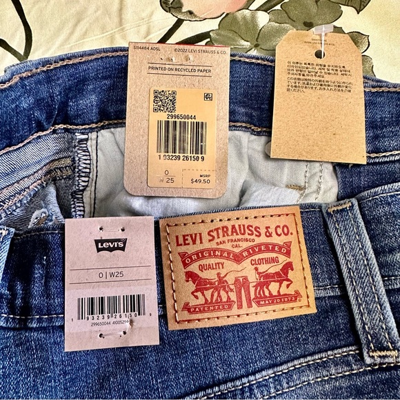 Levi’s mid-length denim shorts size 25 NWT - Picture 3 of 4